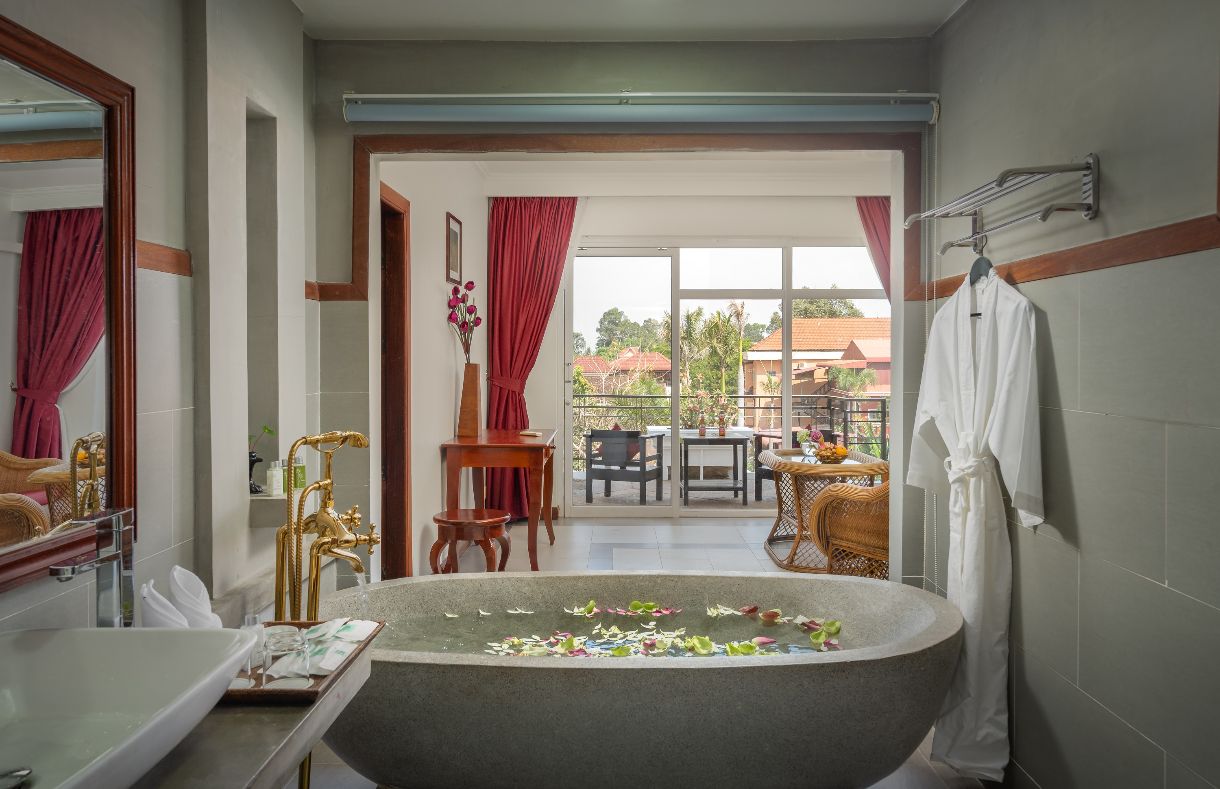 Sala Siem Reap Hotel - Suite with Living Room, Bathtub, Pool View